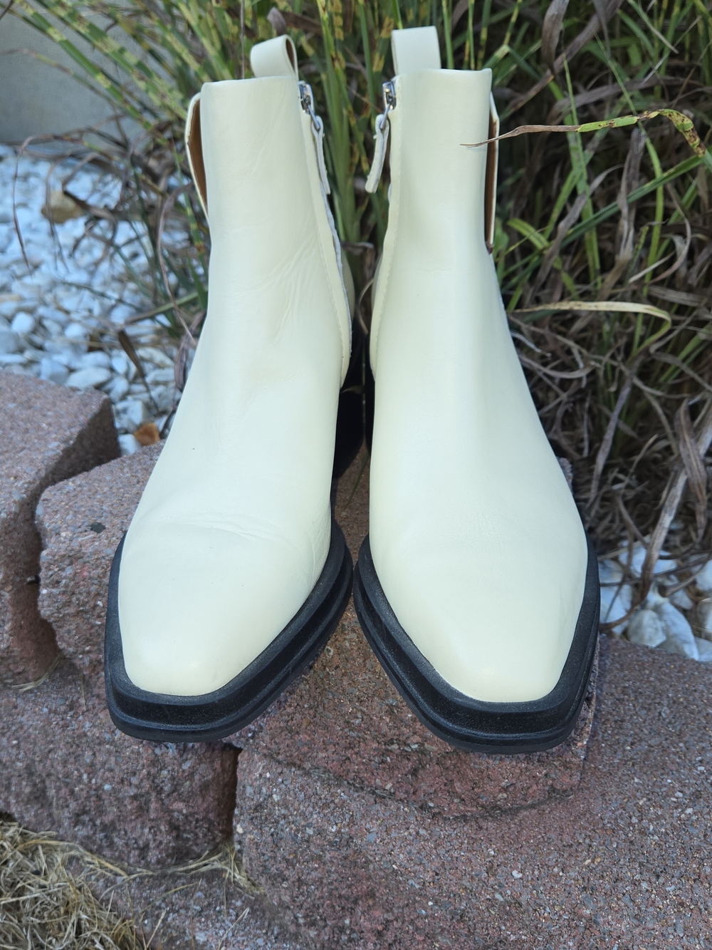 Franco Sarto Dalden 9.5 Ivory Cream Leather Block Heel Ankle Boots Side Zip